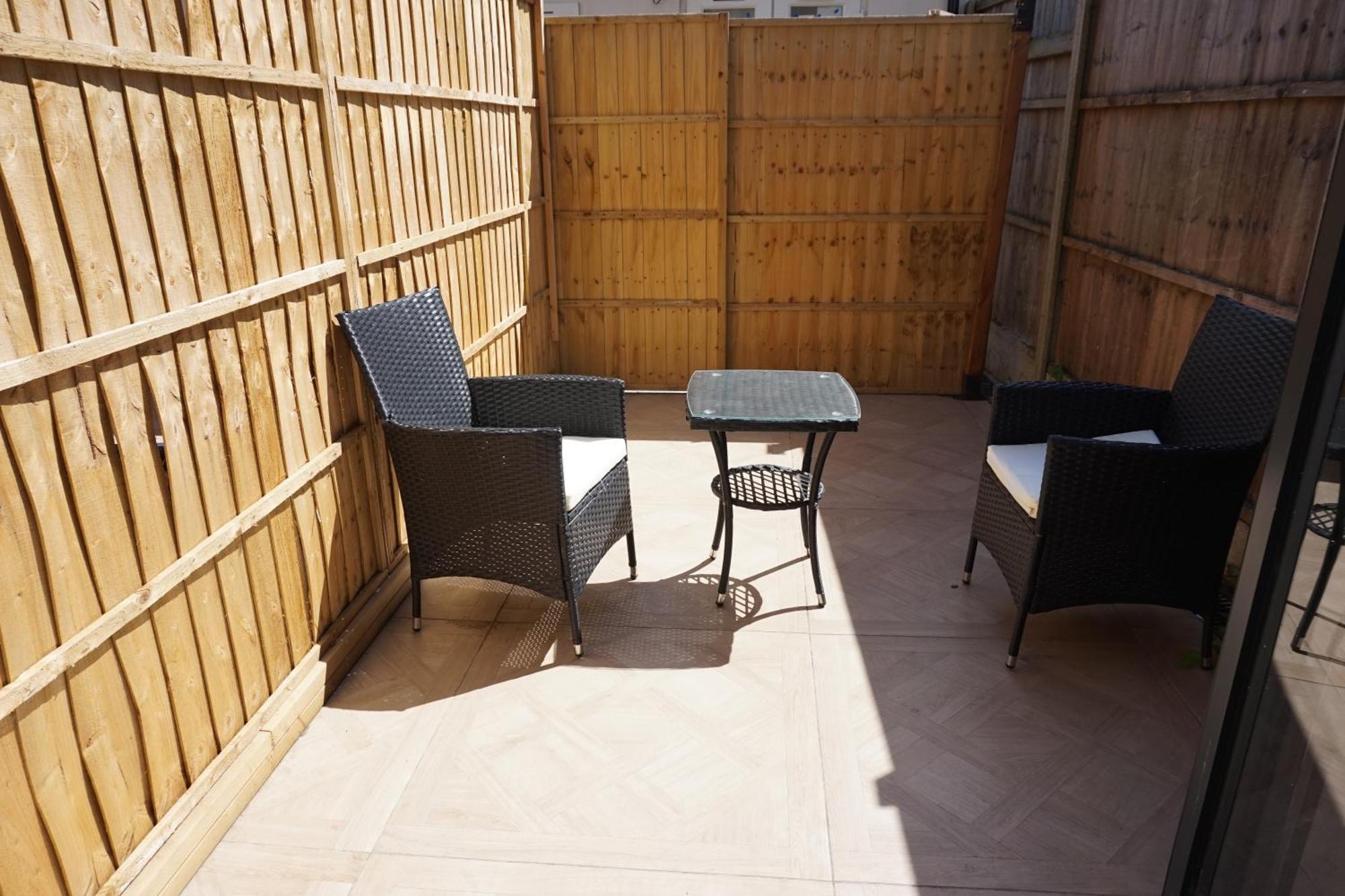 Luxurious London Studios Harrow Exterior photo