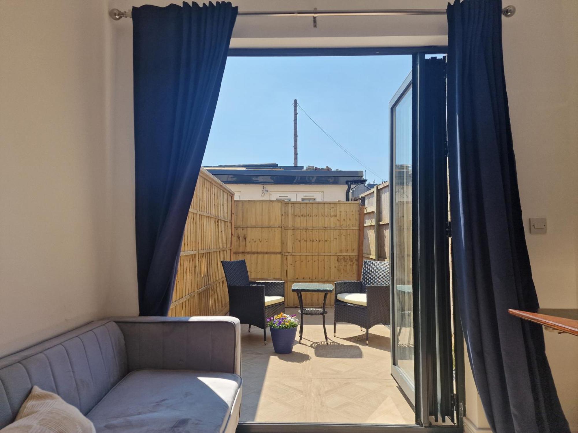 Luxurious London Studios Harrow Exterior photo