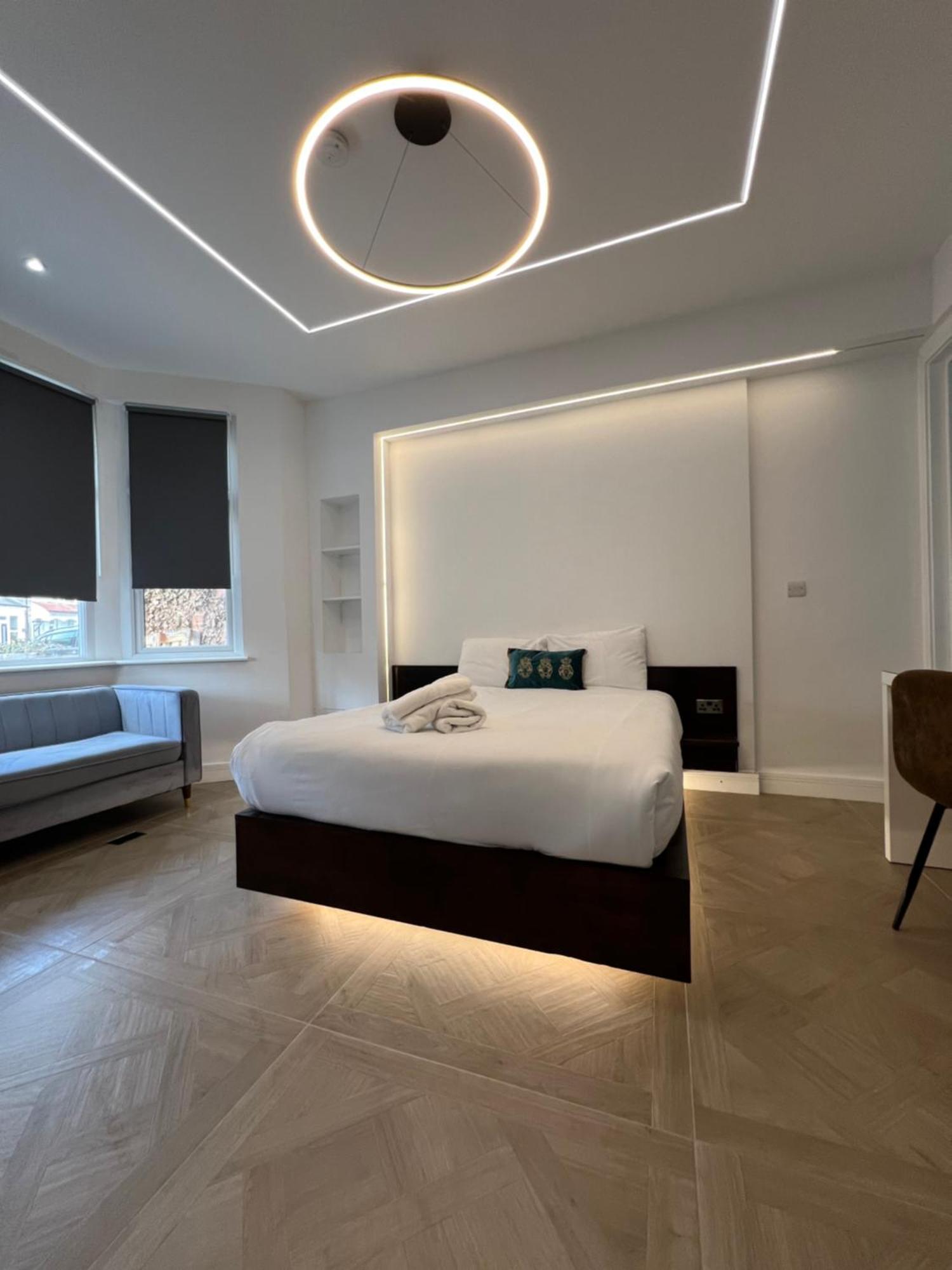Luxurious London Studios Harrow Exterior photo