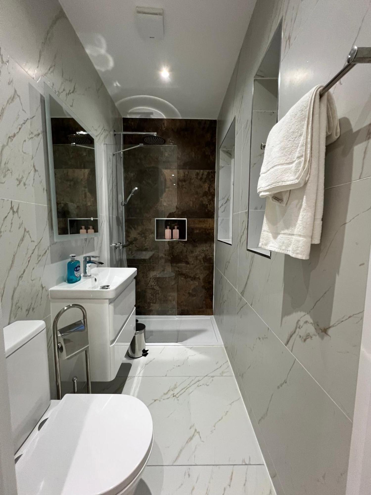 Luxurious London Studios Harrow Exterior photo