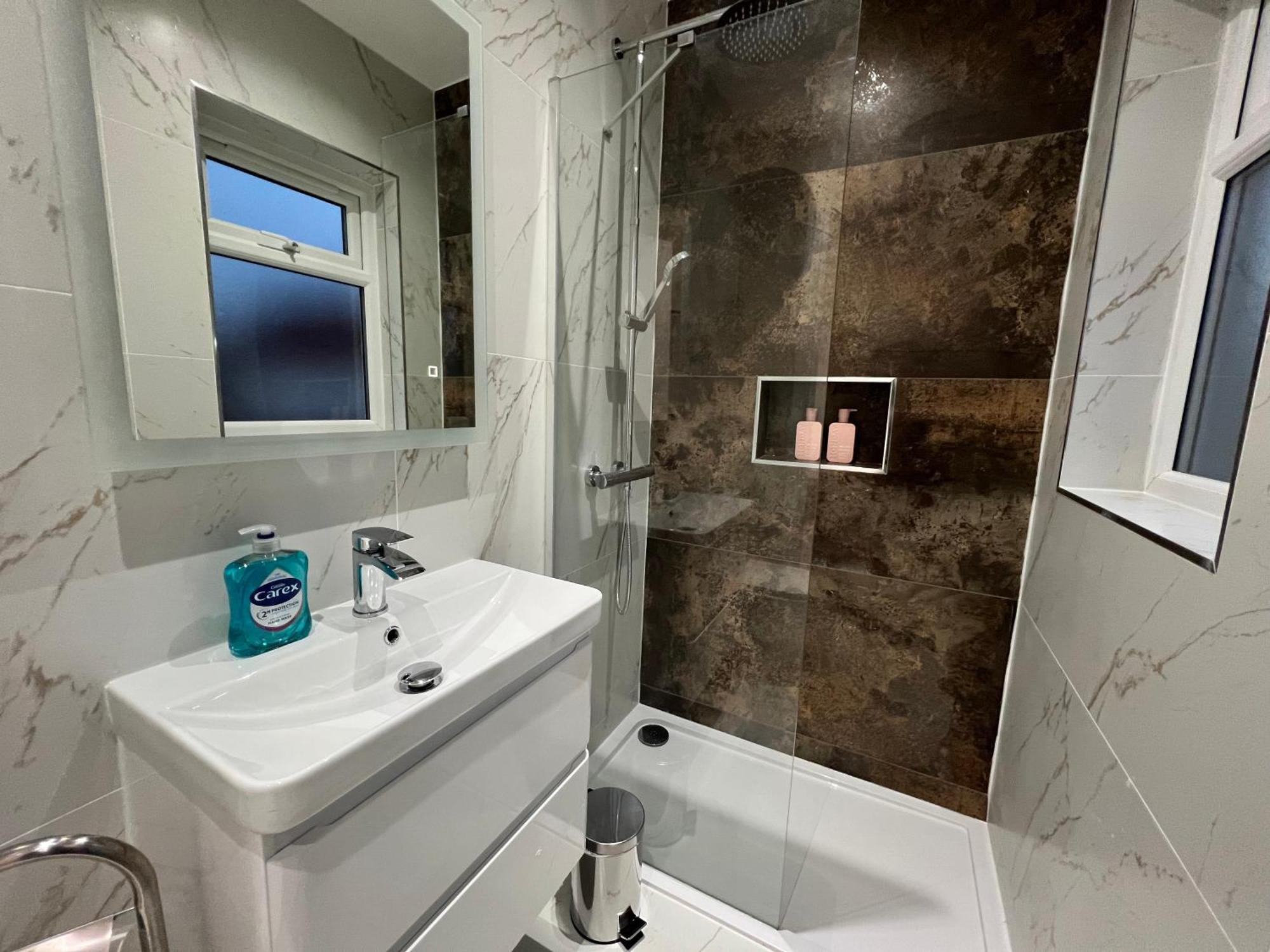 Luxurious London Studios Harrow Exterior photo