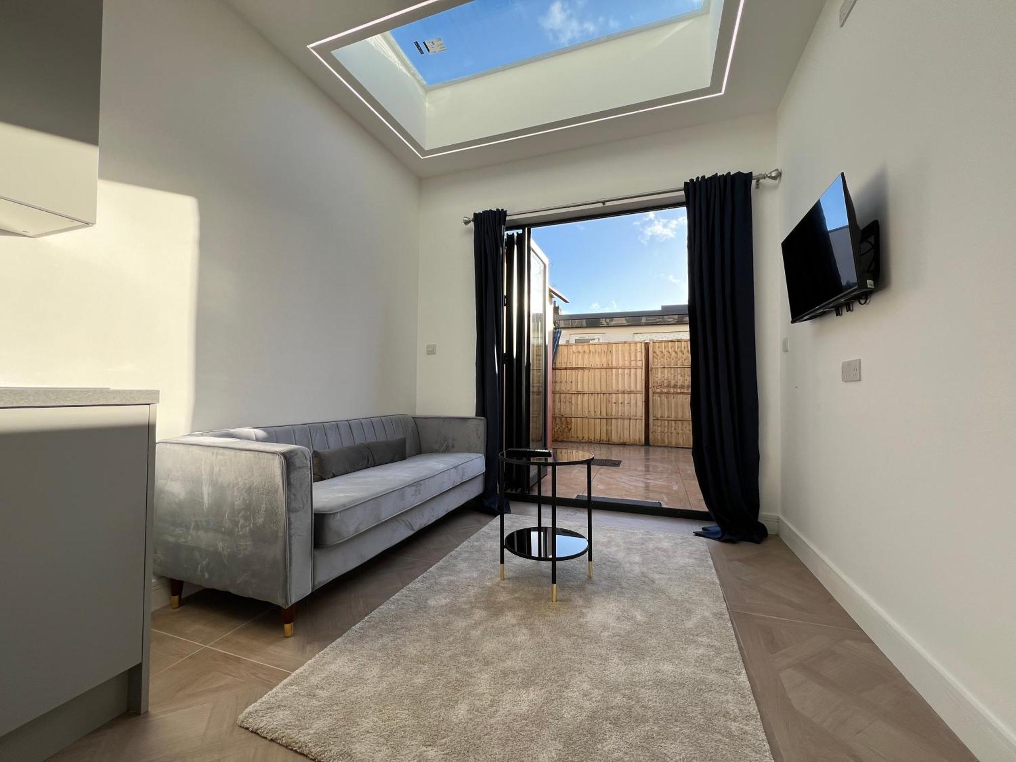 Luxurious London Studios Harrow Exterior photo