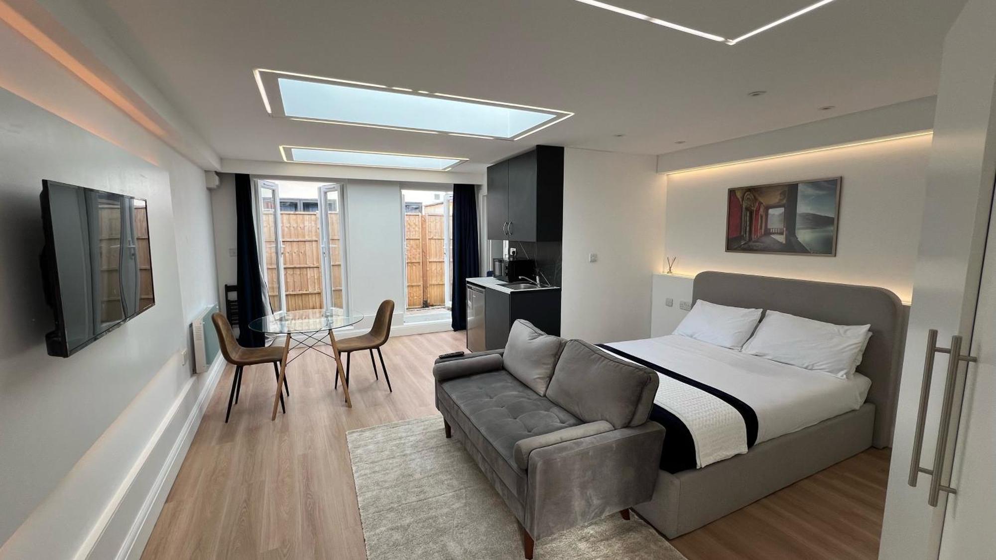 Luxurious London Studios Harrow Exterior photo