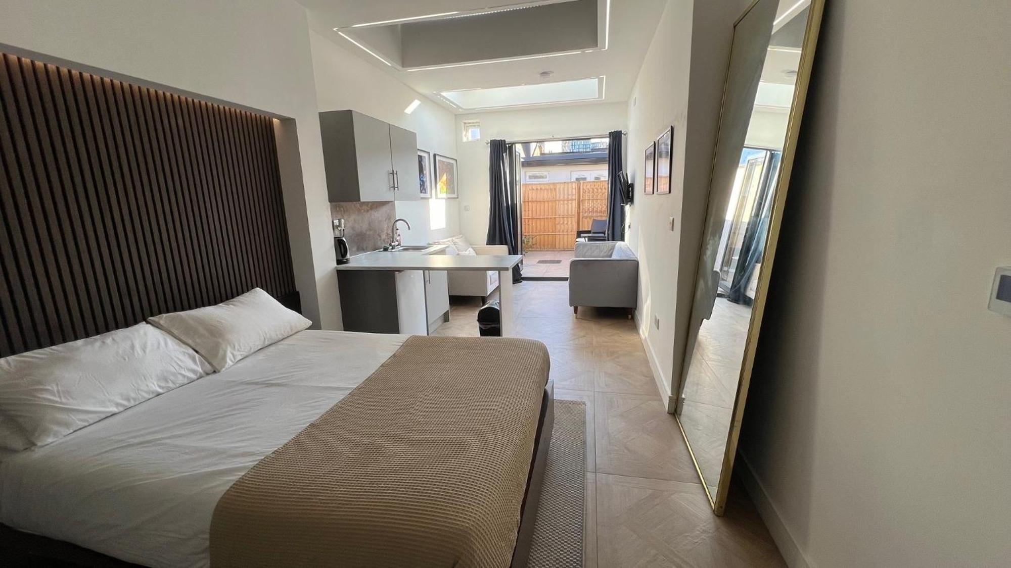 Luxurious London Studios Harrow Exterior photo