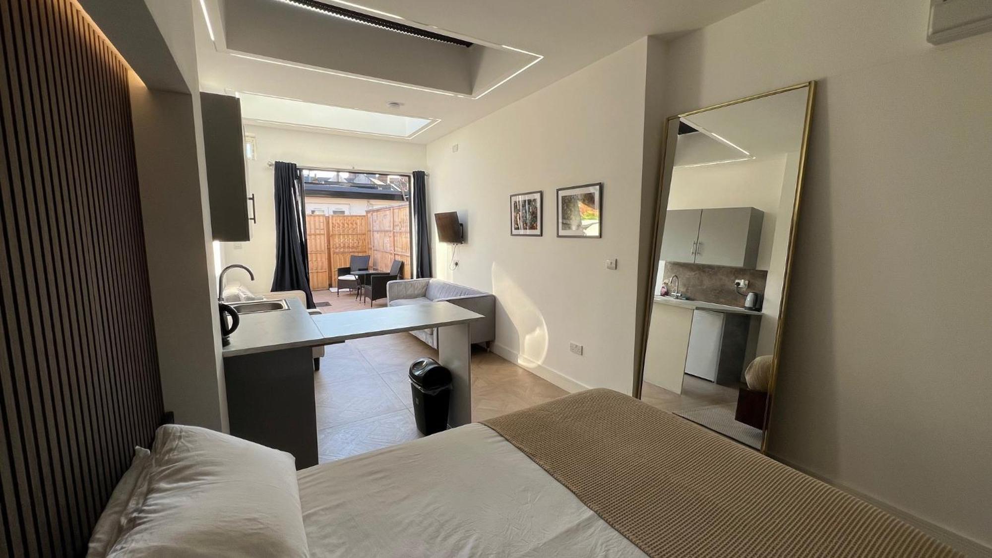 Luxurious London Studios Harrow Exterior photo