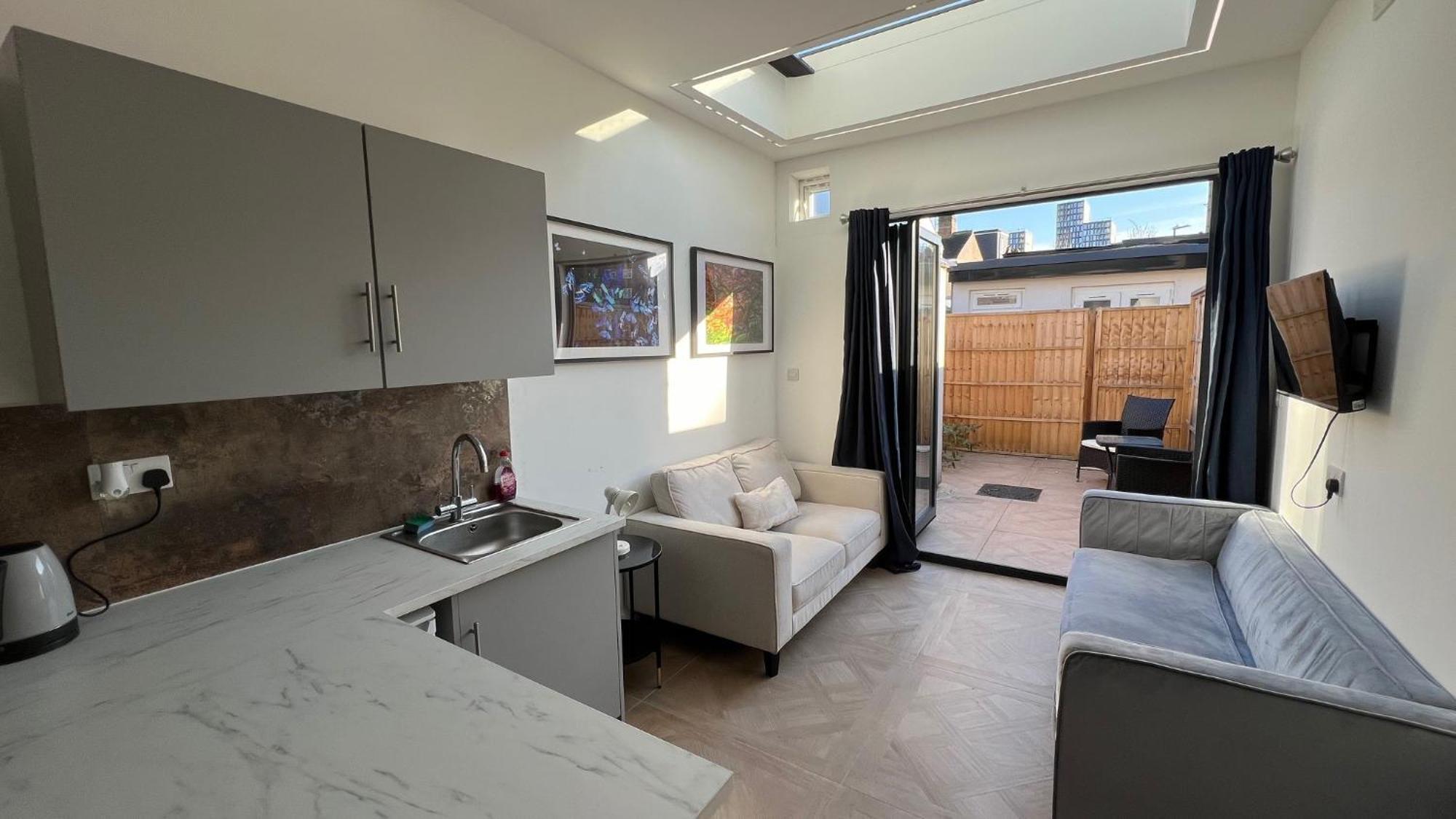 Luxurious London Studios Harrow Exterior photo