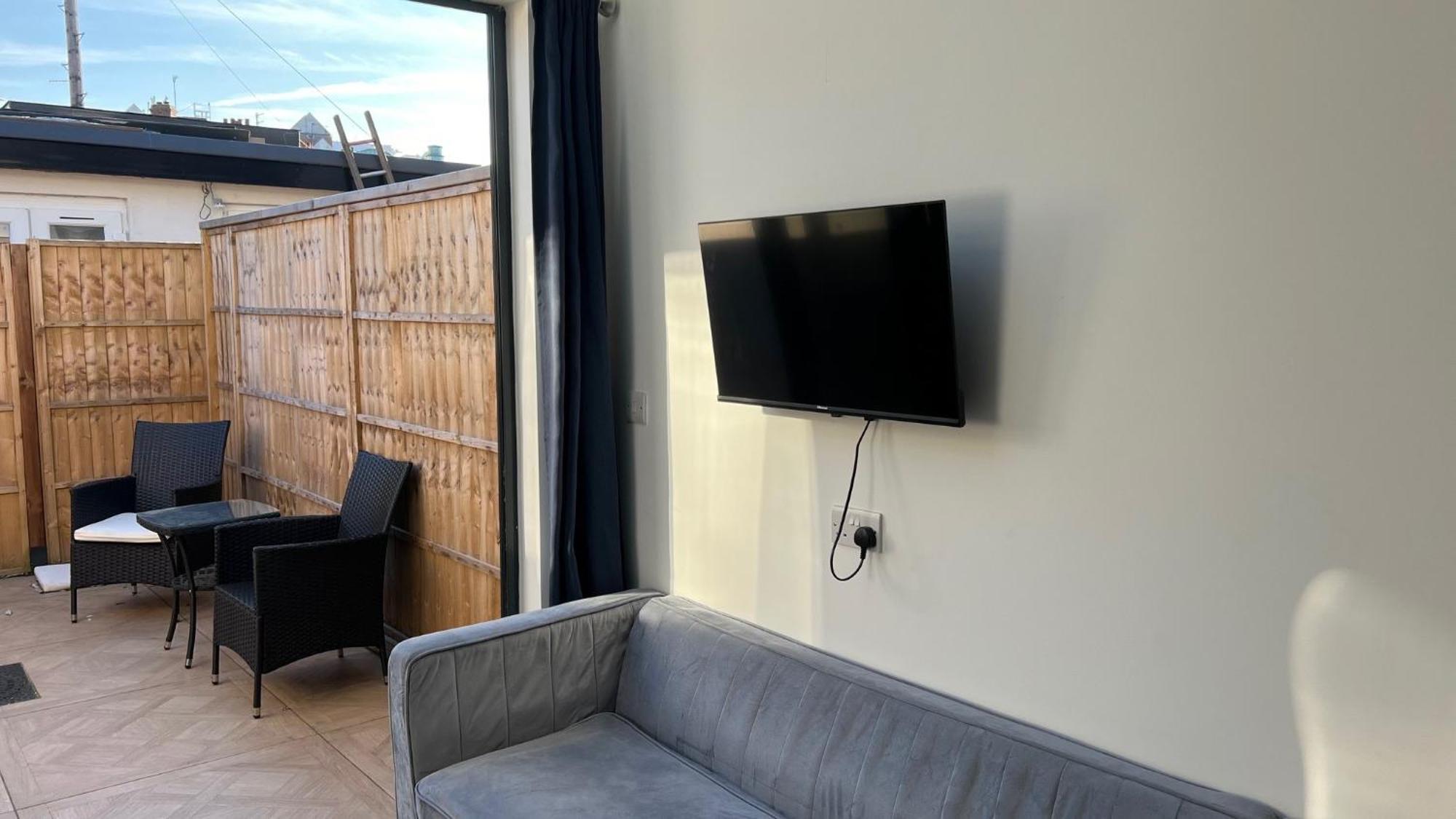 Luxurious London Studios Harrow Exterior photo